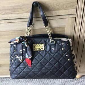 Betsey Johnson Peekaboo Leopard Shoulder Bag Black Quilt Gold Hardware Snap Clos